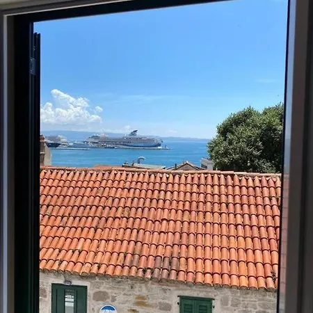 Luxury With Sea View And Rooftop Terrace Apartment
